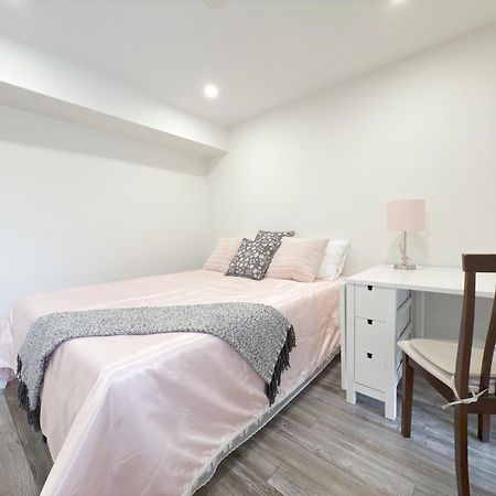 Cozy Room With Private Bath Near Don Mills Subway Toronto Exterior photo