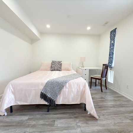 Cozy Room With Private Bath Near Don Mills Subway Toronto Exterior photo