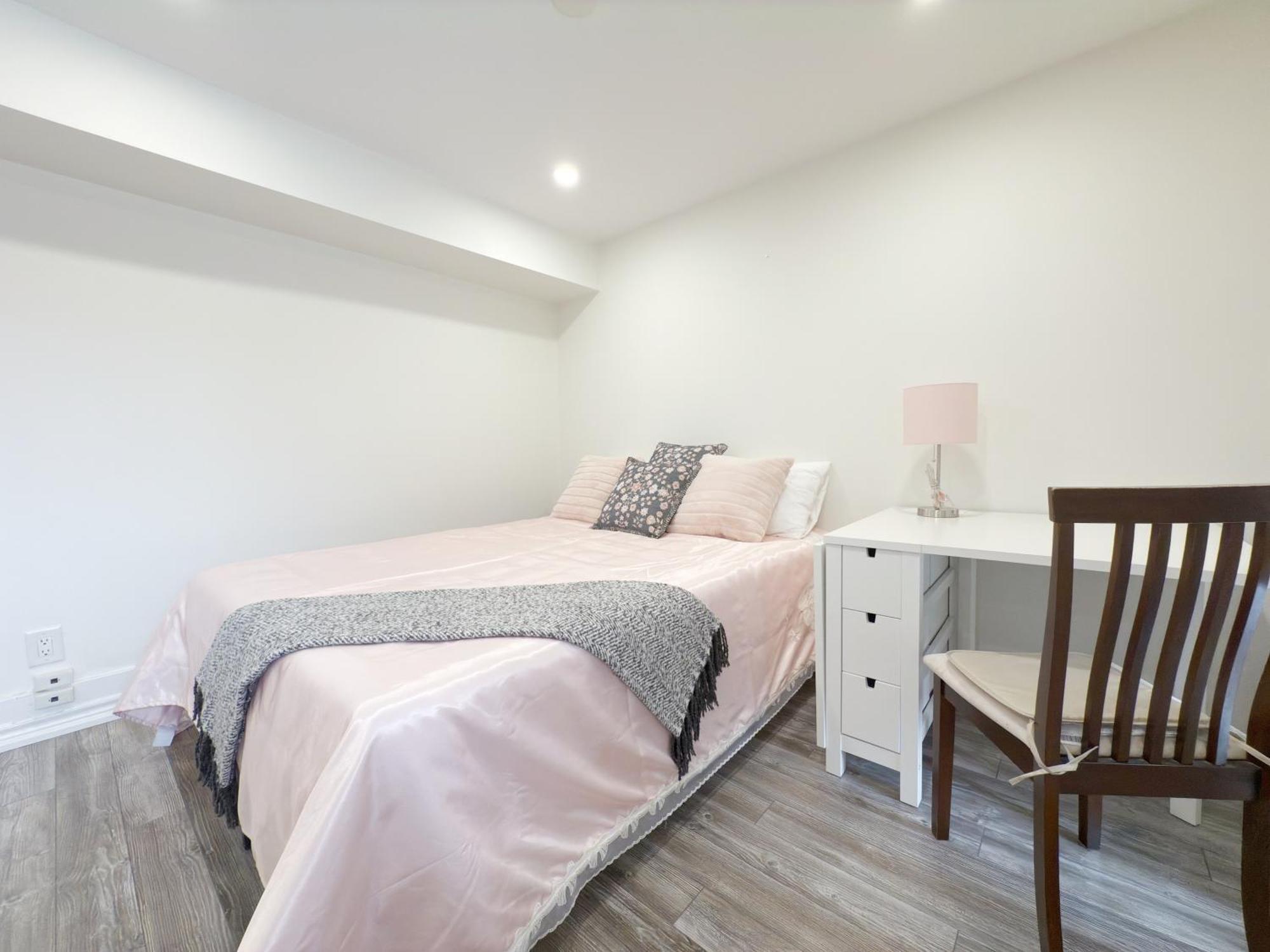 Cozy Room With Private Bath Near Don Mills Subway Toronto Exterior photo