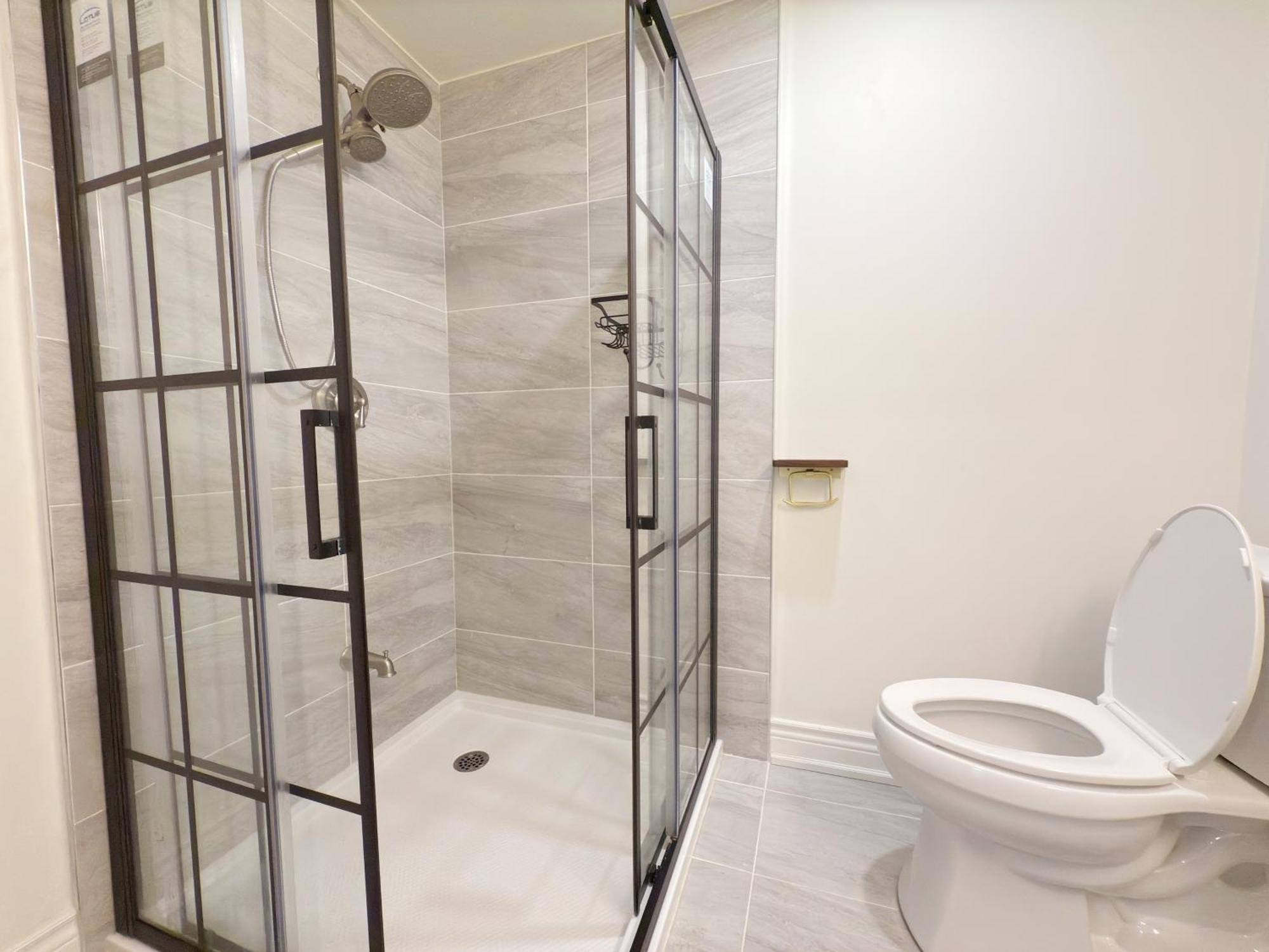 Cozy Room With Private Bath Near Don Mills Subway Toronto Exterior photo